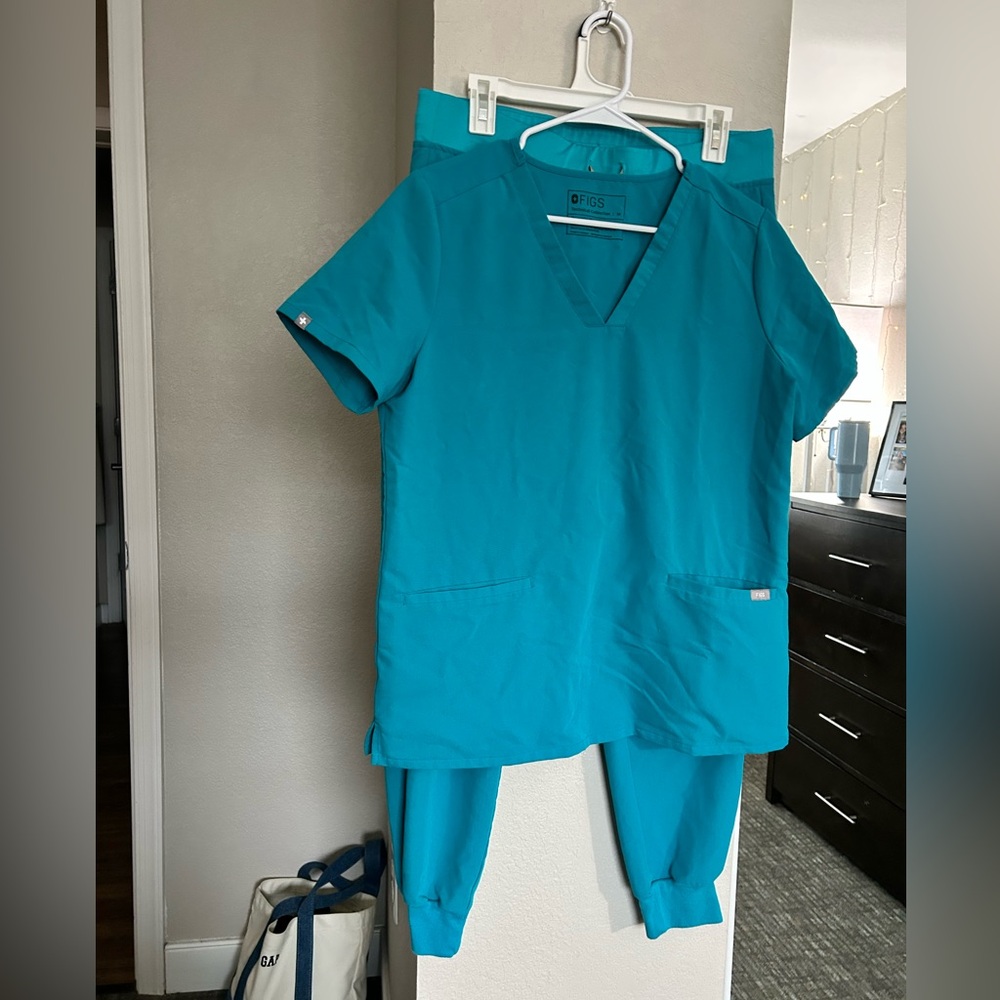 Figs Women’s Scrub Set Teal Size Medium Top and Bottoms